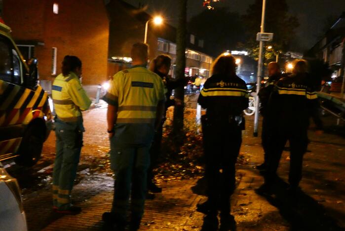 Bestelbus raakt te water