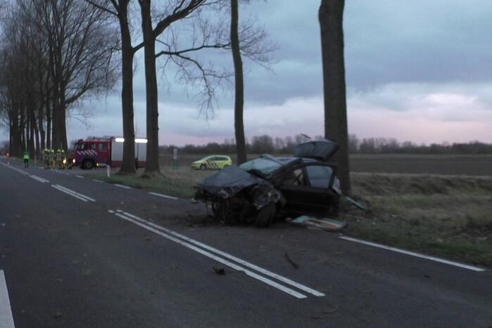 Zwaargewonde bij eenzijdig ongeval met boom