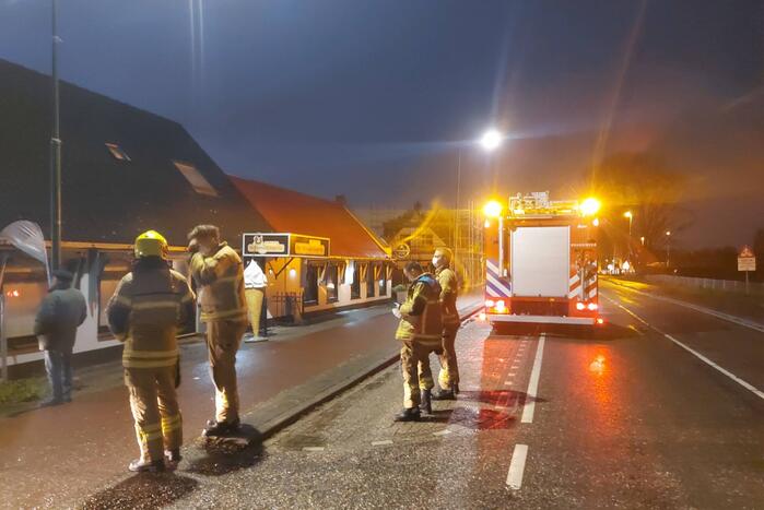 Brandweer controleert dak op brand