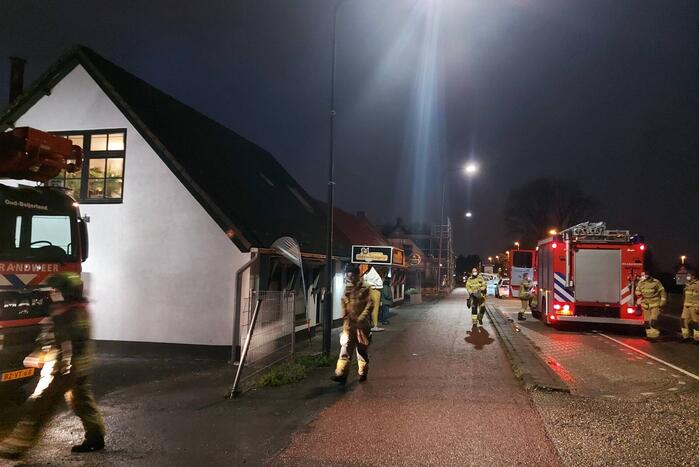 Brandweer controleert dak op brand