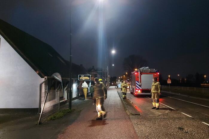 Brandweer controleert dak op brand
