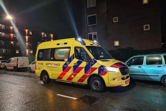 Persoon gewond na steekincident in woning
