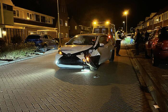 Auto belandt in tuin na aanrijding