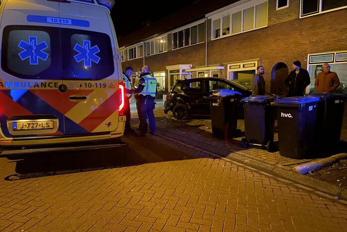 Auto belandt in tuin na aanrijding