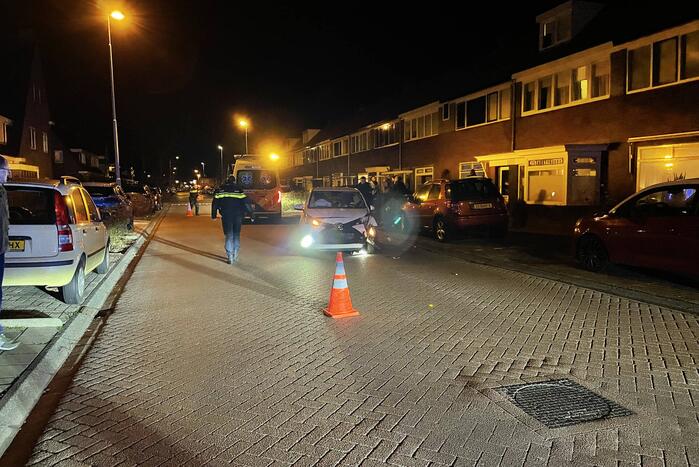 Auto belandt in tuin na aanrijding