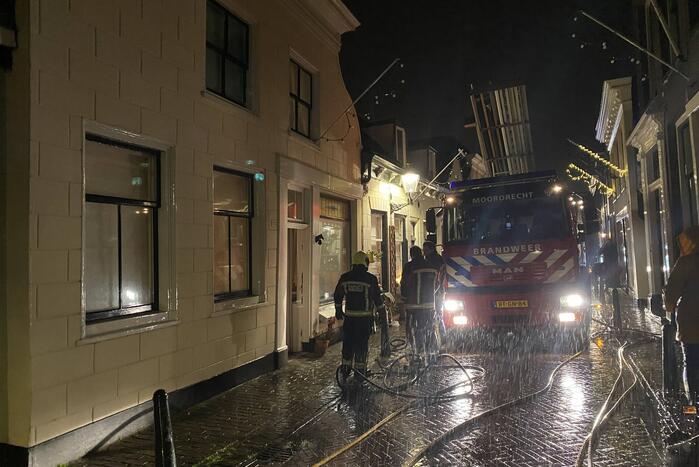 Bovenverdieping vol rook door brand
