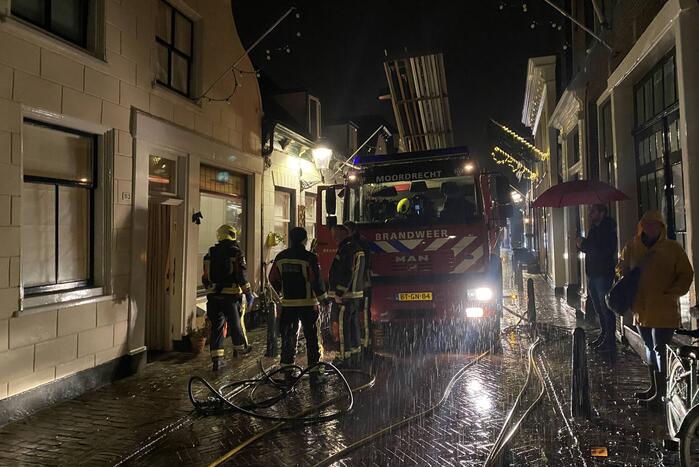 Bovenverdieping vol rook door brand