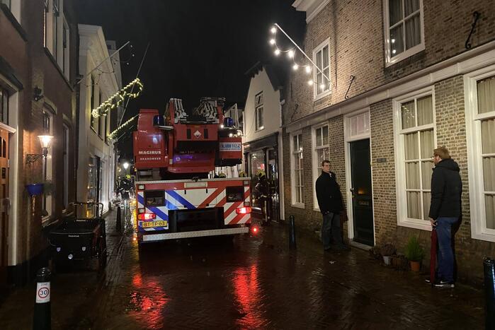 Bovenverdieping vol rook door brand