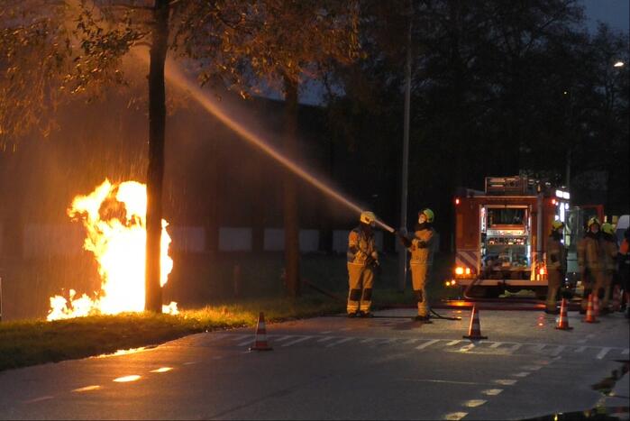Metershoge vlammen bij brand in gasleiding