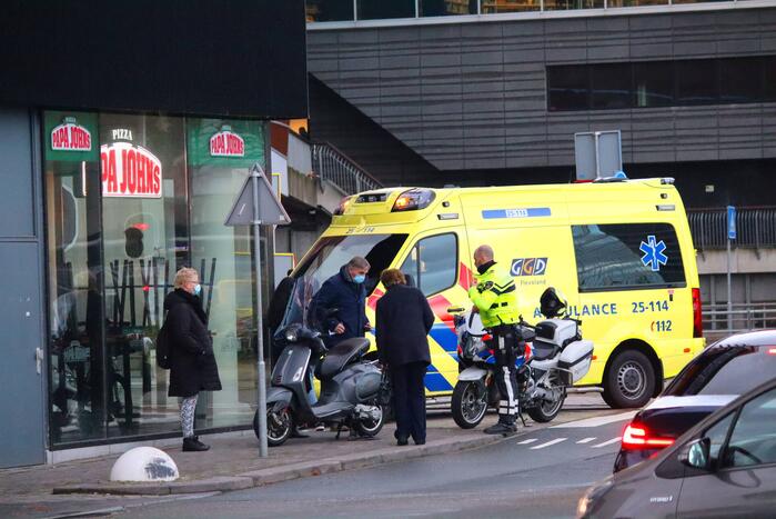 Fietser gewond bij botsing met scooterrijder