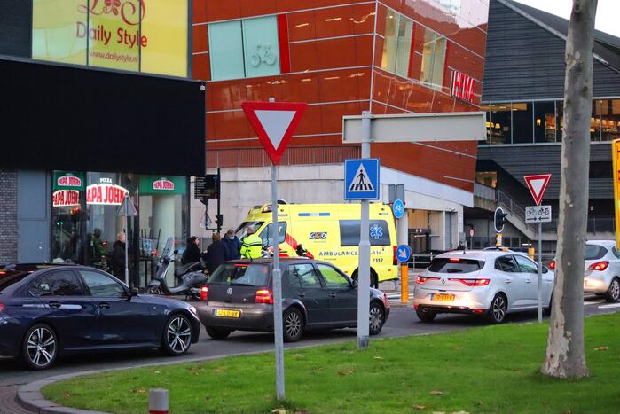 Fietser gewond bij botsing met scooterrijder