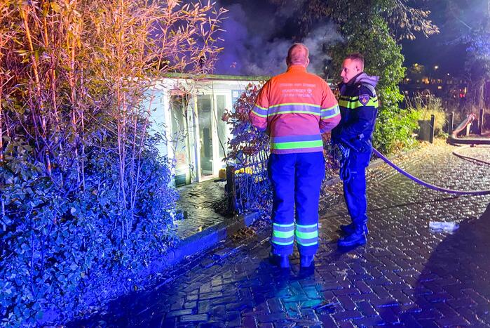 Persoon overleden na brand op woonboot