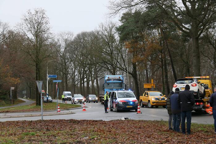 Veel schade bij ongeluk tussen auto en bestelbus