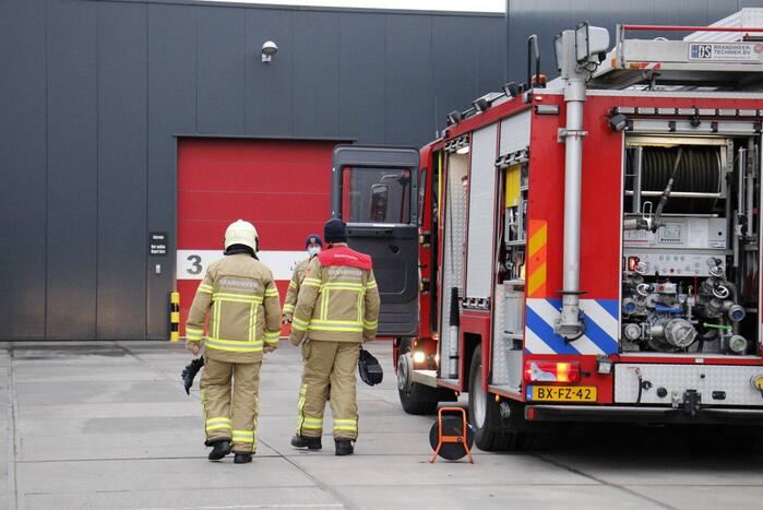 Brandweer ventileert pand na smeulbrand