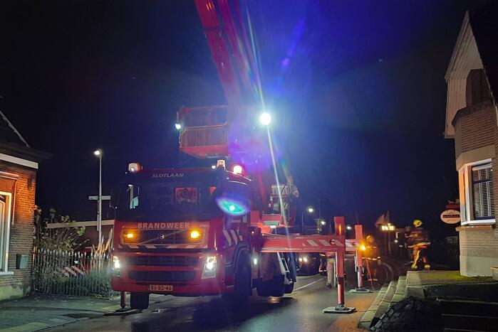 Brandweer dooft schoorsteenbrand