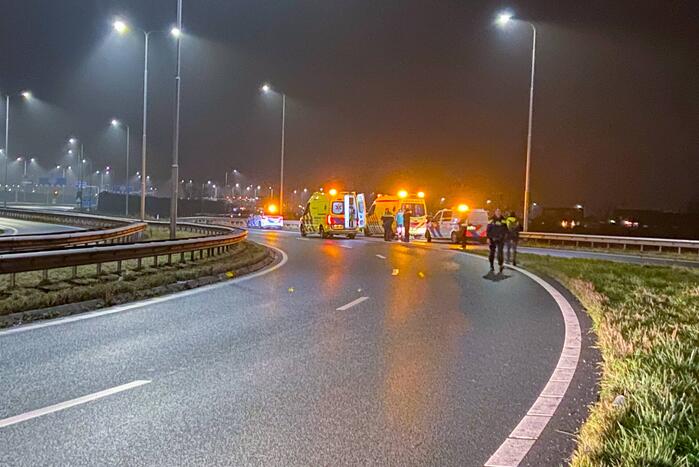 Auto belandt op op zijn kop in sloot