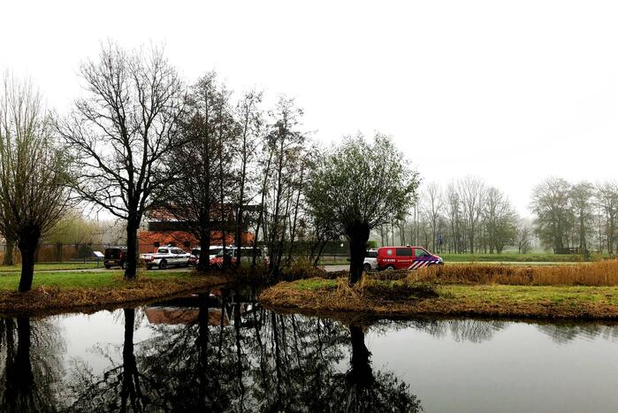 Overleden man aangetroffen in het water