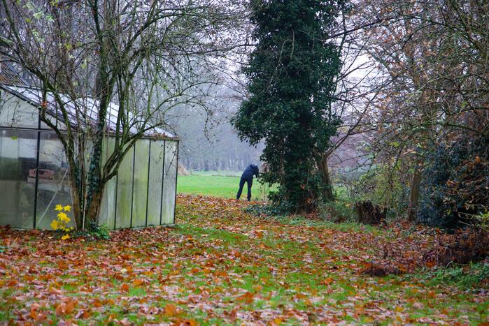 Overleden persoon aangetroffen, politie doet onderzoek
