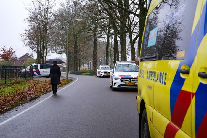 Overleden persoon aangetroffen, politie doet onderzoek