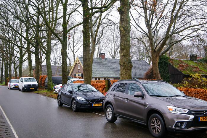 Overleden persoon aangetroffen, politie doet onderzoek