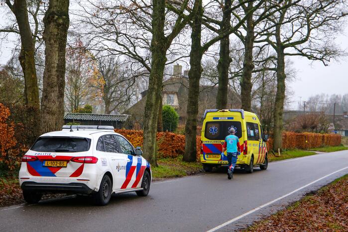 Overleden persoon aangetroffen, politie doet onderzoek