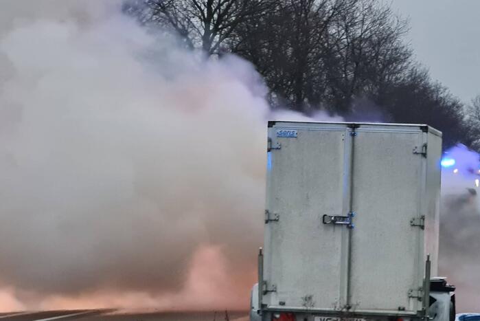 Bestelbus volledig uitgebrand