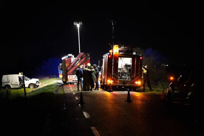 Flinke schade door botsing tussen bestelbus en personenauto