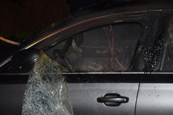 Flinke schade aan personenauto door brand