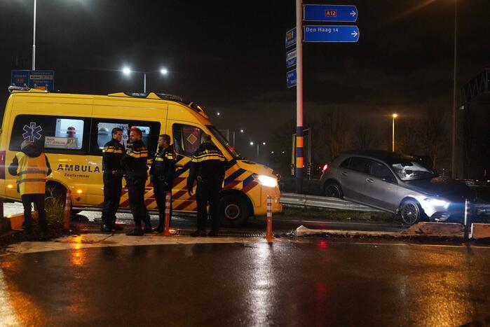 Automobilist eindigt op de vangrail