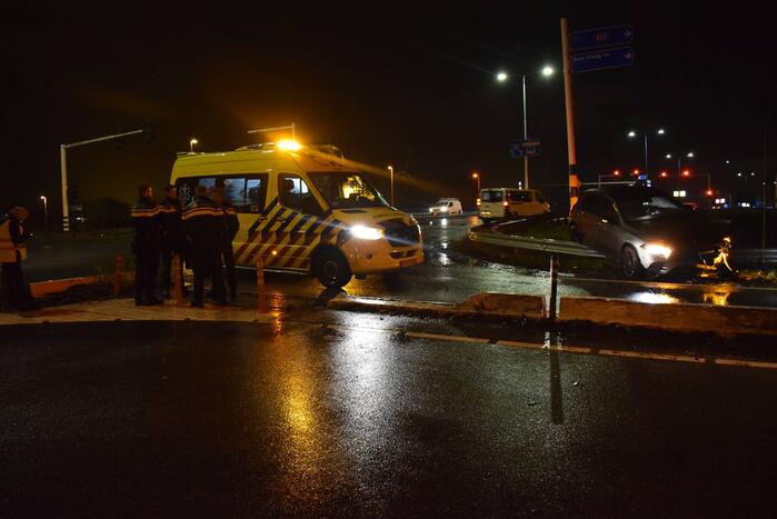 Automobilist eindigt op de vangrail