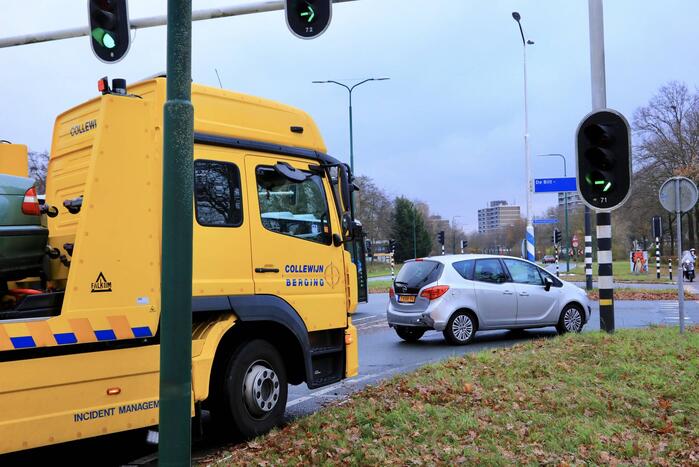 Schade na botsing tussen twee auto's