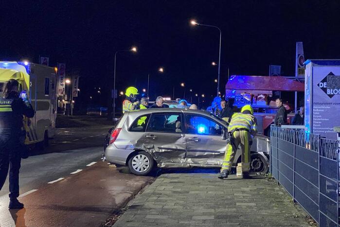 Gewonde bij aanrijding tussen twee auto's