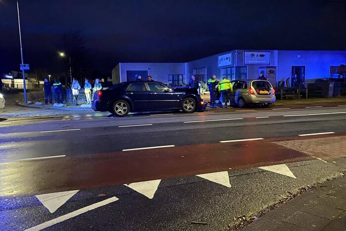 Gewonde bij aanrijding tussen twee auto's