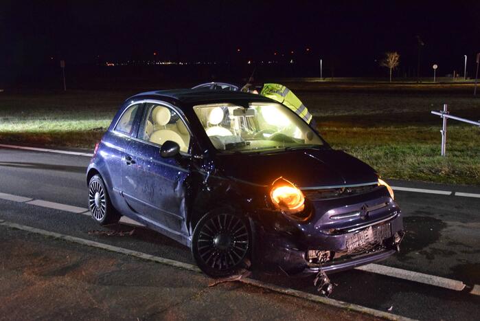 Twee gewonden bij frontale aanrijding