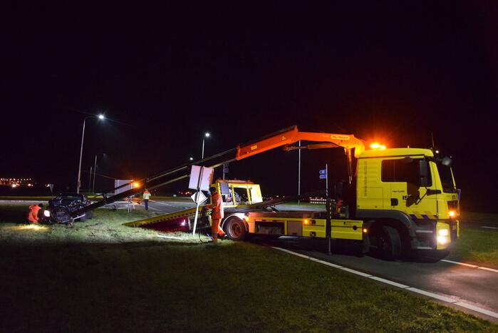 Twee gewonden bij frontale aanrijding