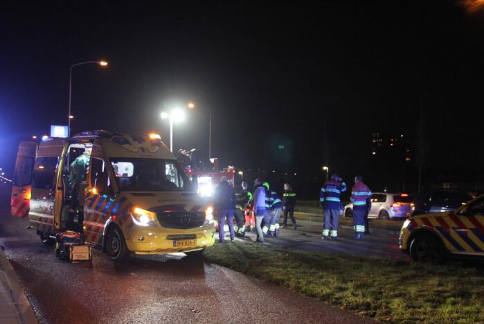 Personenauto belandt ondersteboven, 29-jarige automobilist overleden