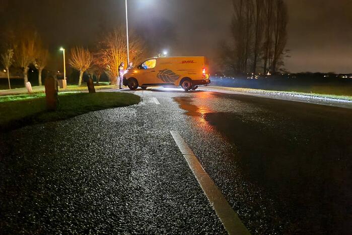 Schade na botsing tussen auto en bestelbus