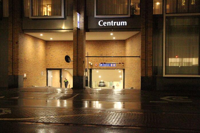 Hulpdiensten doen onderzoek in parkeergarage