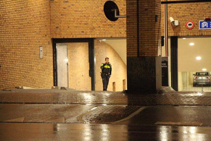Hulpdiensten doen onderzoek in parkeergarage