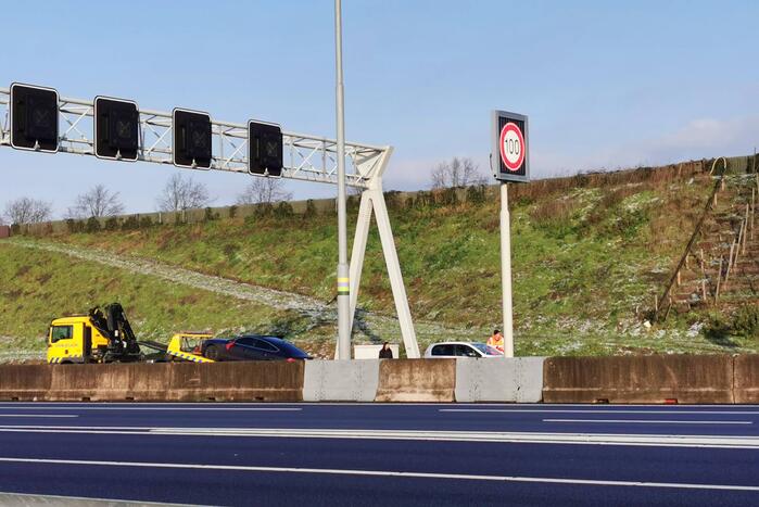 Twee voertuigen betrokken bij botsing op snelweg