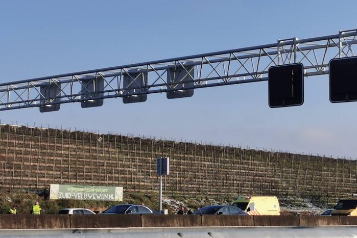 Twee voertuigen betrokken bij botsing op snelweg