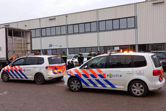 Vijf personen aangetroffen in vrachtwagen