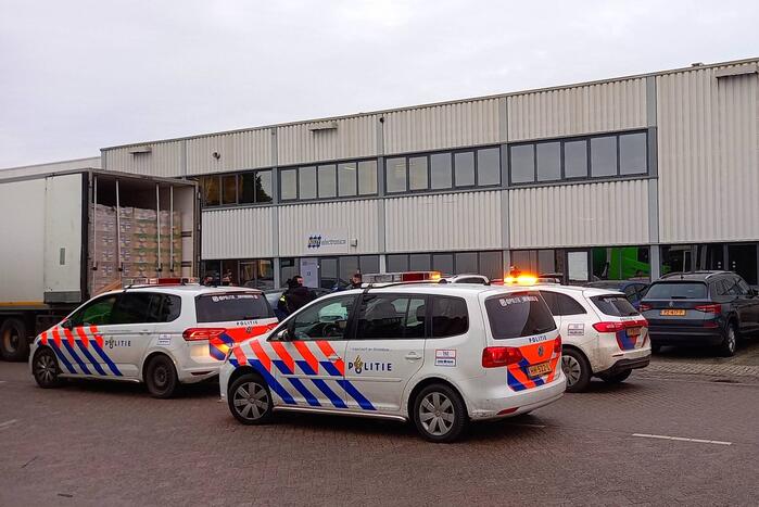 Vijf personen aangetroffen in vrachtwagen