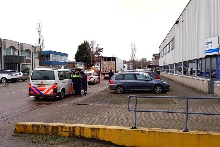 Vijf personen aangetroffen in vrachtwagen