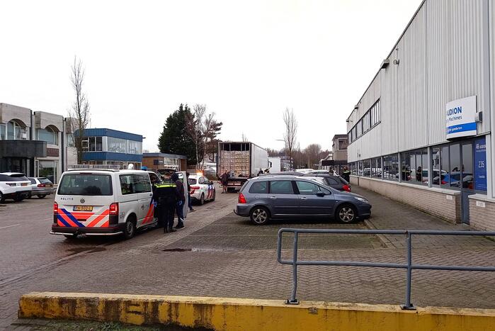 Vijf personen aangetroffen in vrachtwagen