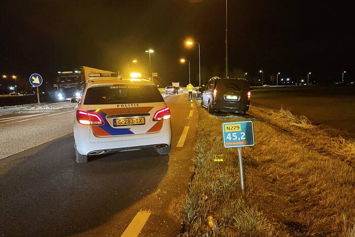 Automobilist verliest macht over het stuur en komt tot stilstand in sloot