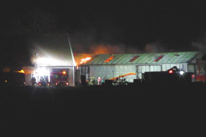 Uitslaande brand in landbouwschuur