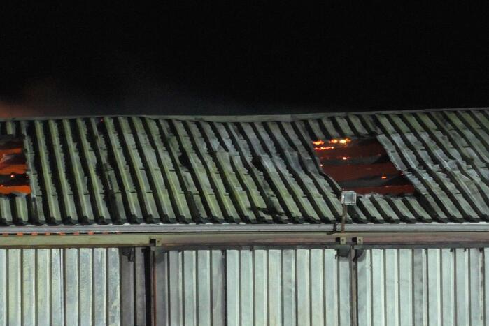 Uitslaande brand in landbouwschuur