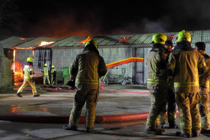 Uitslaande brand in landbouwschuur