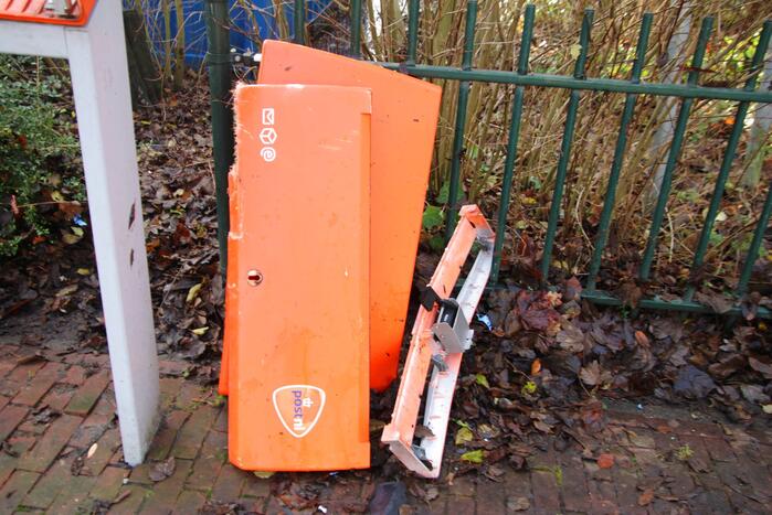 Brievenbus PostNL opgeblazen met vuurwerk